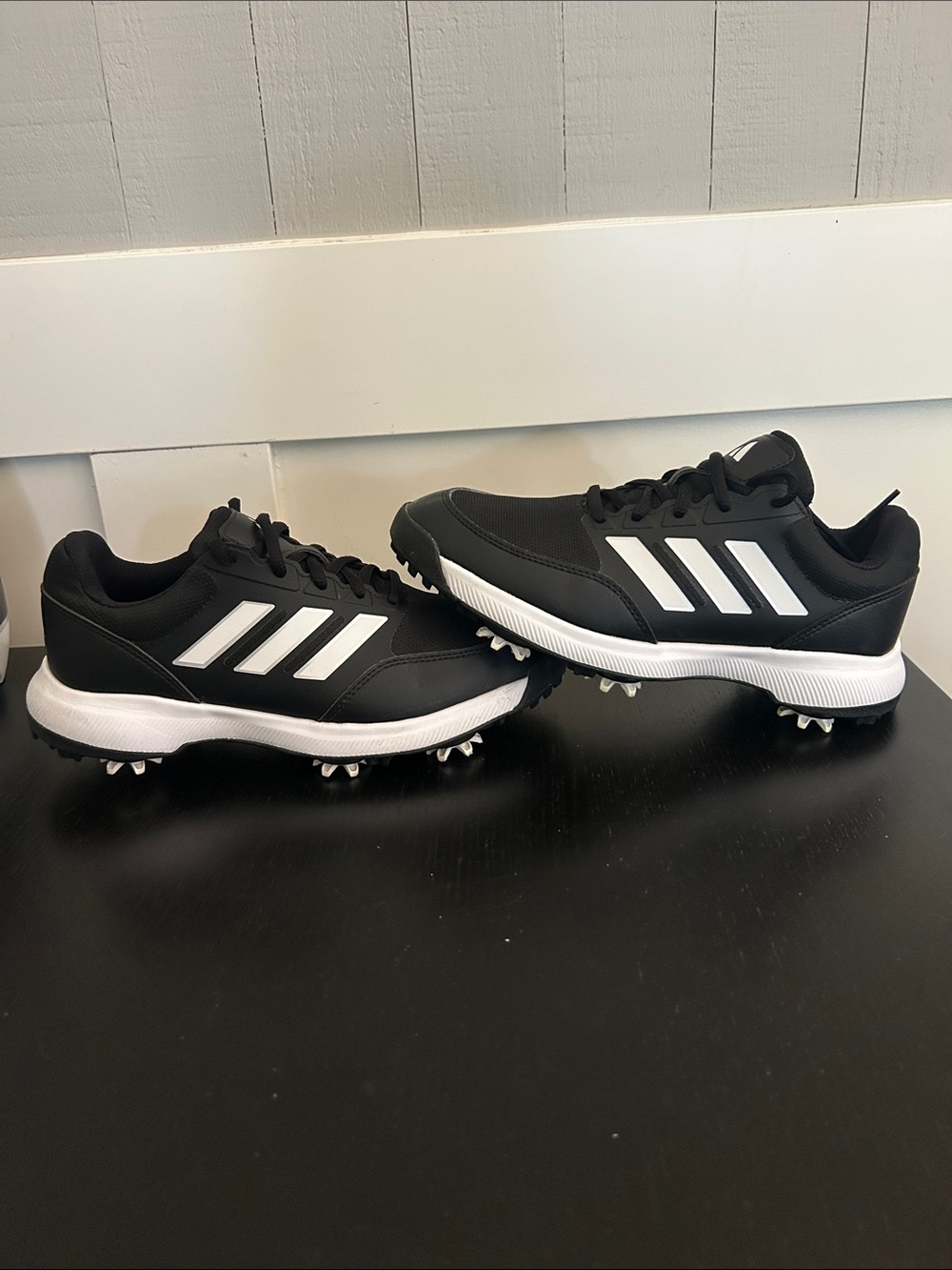 black adidas Tech Response 3.0 golf